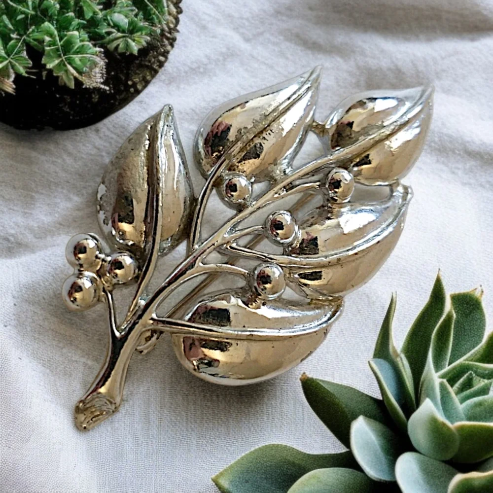 SARAH COVENTRY Berry Leaf Brooch Branch Pin VTG ‎ Silent Spring Silver Tone 1970